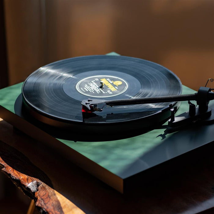 Pro-Ject Debut Carbon EVO Turntable